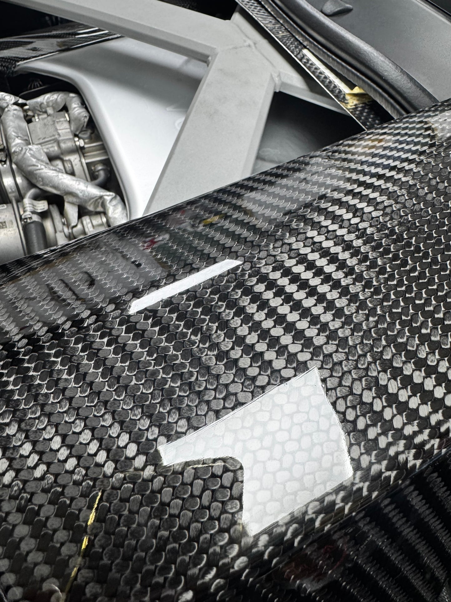 Aston Martin v8 DB11/Vantage carbon fibre engine cover set