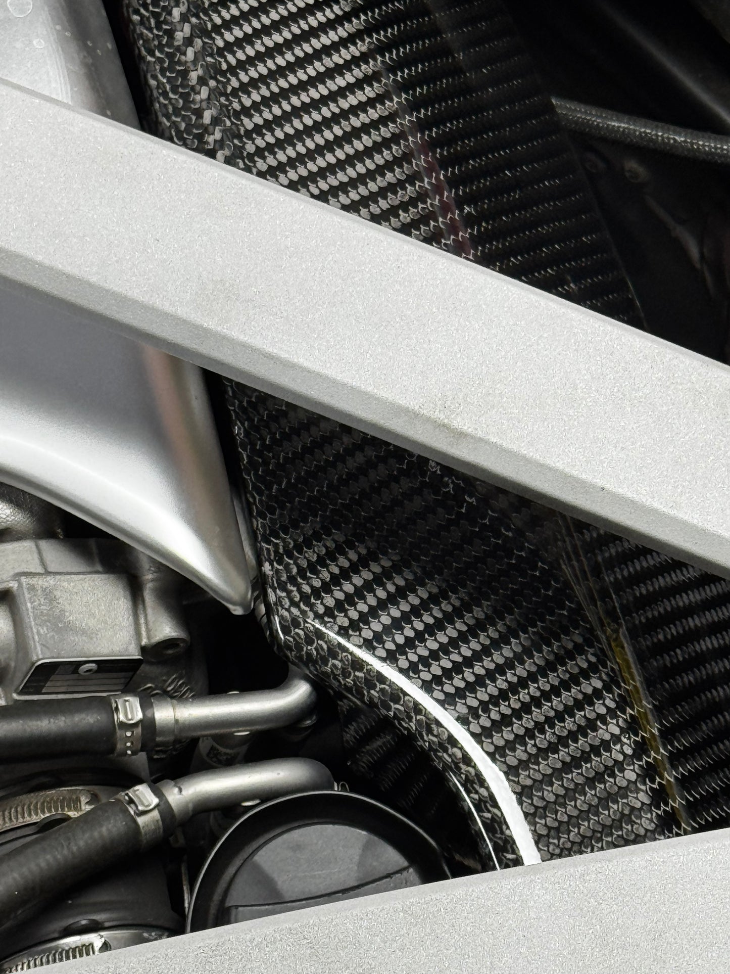 Aston Martin v8 DB11/Vantage carbon fibre engine cover set