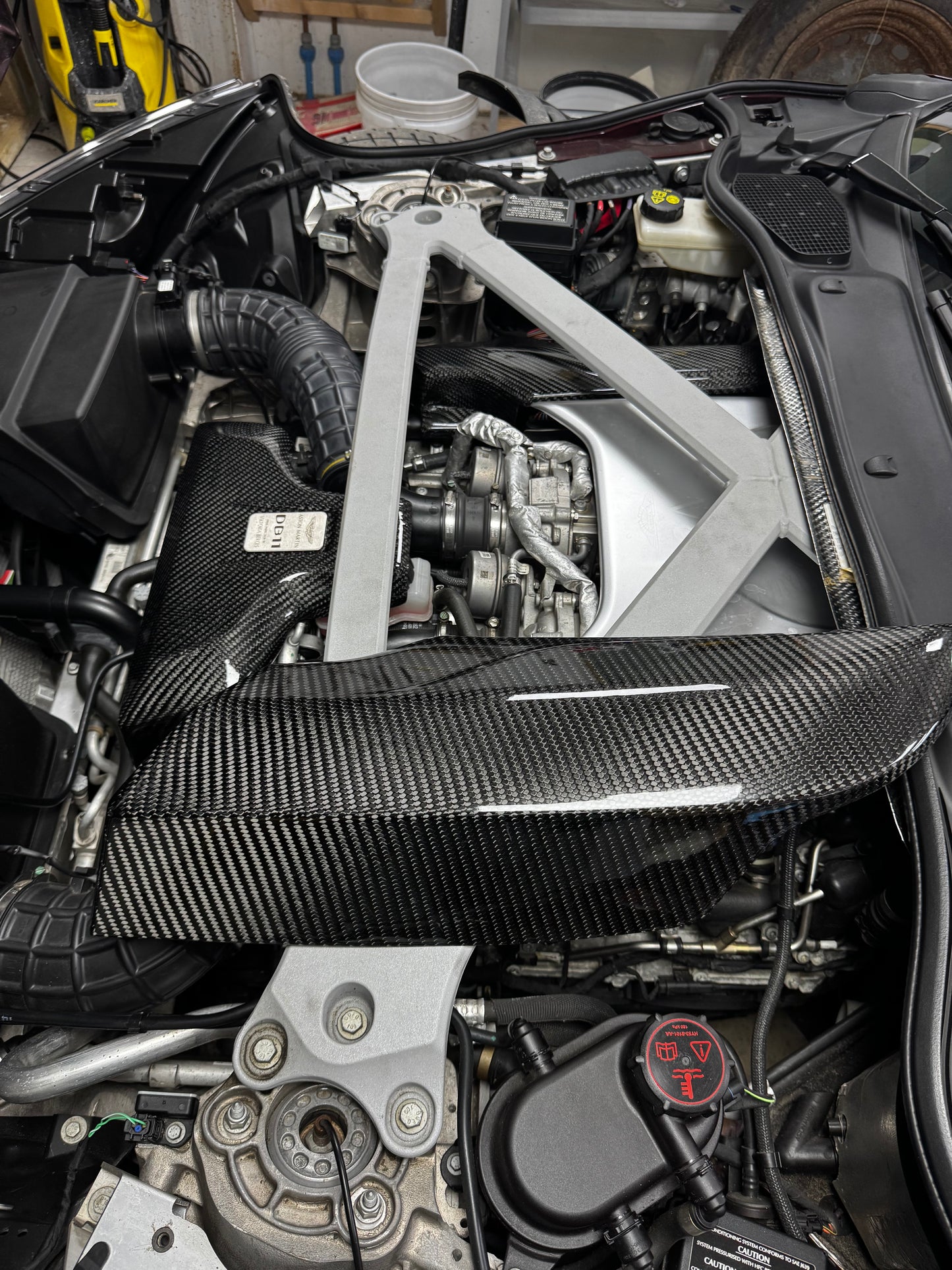 Aston Martin v8 DB11/Vantage carbon fibre engine cover set